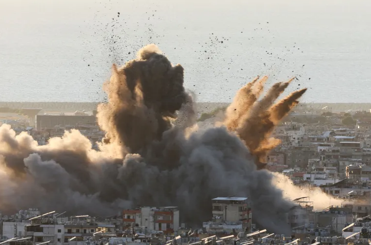 غارات إسرائيلية تودي بحياة 10 مواطنين في مناطق مختلفة بلبنان