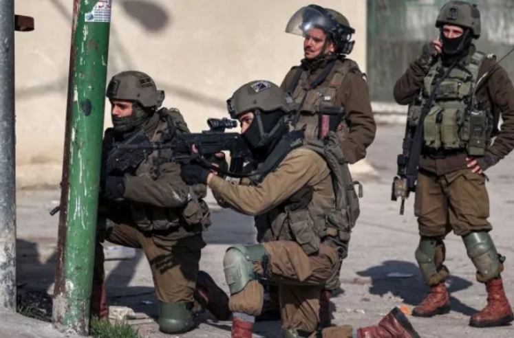 الاحتلال يهاجم خمسة شبان في اللبن الشرقية جنوب نابلس