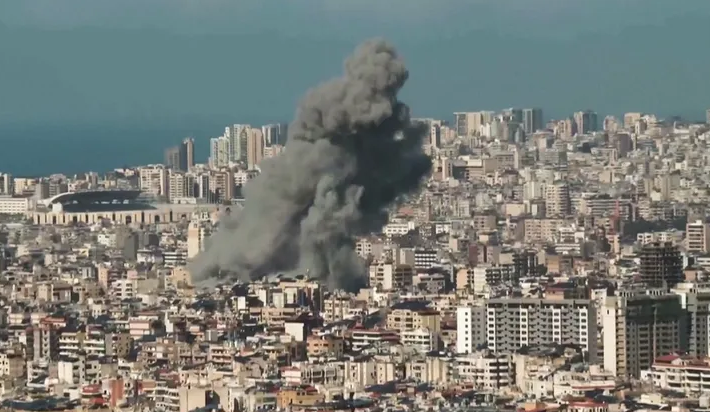 قصف مكثف يستهدف صور وقرارات إخلاء لخمسة عشر بلد