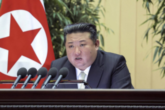 زعيم كوريا الشمالية يطلب من الجيش التأهب للحرب