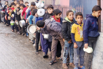 سوء التغذية يهدد حياة مليون و100 ألف طفل في غزة