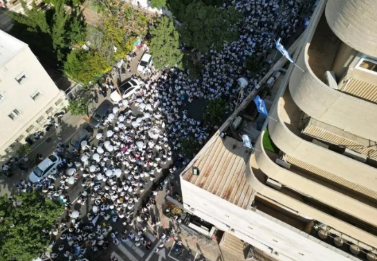 احتجاجات صامتة في تل أبيب للمطالبة بتبادل الأسرى