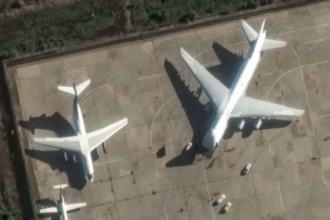 طائرة شحن روسية تغادر الأراضي السورية متجهة نحو ليبيا