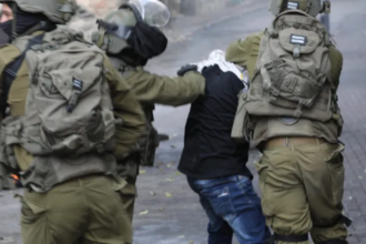 اعتقال شاب بعد تعرضه للاعتداء من قبل قوات الاحتلال في البلدة القديمة بالخليل