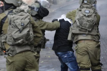 اعتقال شاب بعد تعرضه للاعتداء من قبل قوات الاحتلال في البلدة القديمة بالخليل