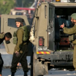 الاحتلال يعتقل طفلين وشاب خلال عملية اقتحام في بلدة بيت أمر