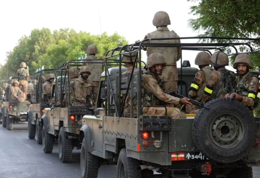 هجوم مسلح يودي بحياة 16 جندي في باكستان