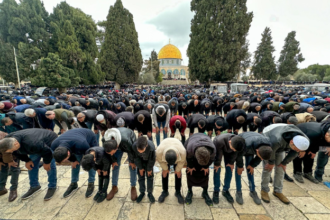 40 ألف يؤدون صلاة الجمعة في المسجد الأقصى