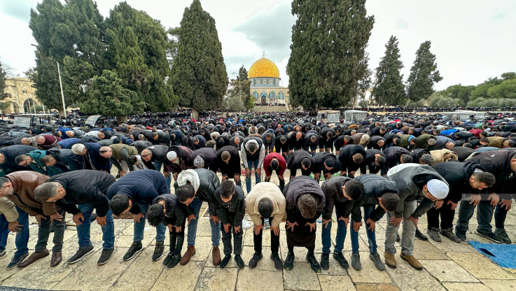 40 ألف يؤدون صلاة الجمعة في المسجد الأقصى