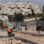 غزة تحت وطأة البرد والأمطار وسط نيران الصراع الدامي