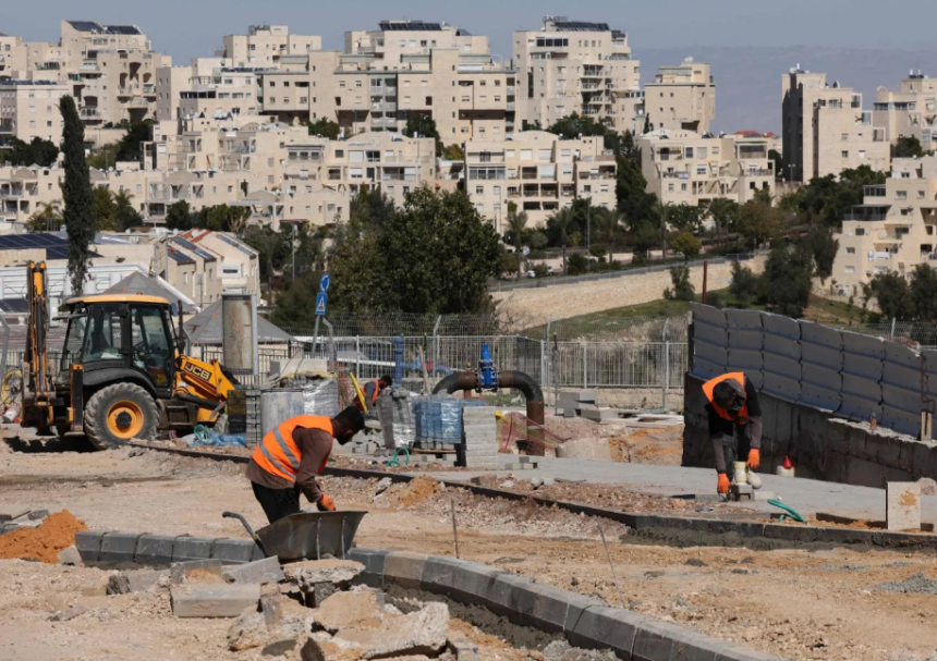 غزة تحت وطأة البرد والأمطار وسط نيران الصراع الدامي