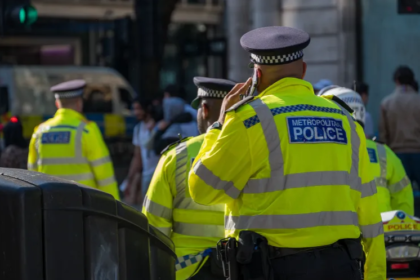 اعتقال 3 أفغان في بريطانيا بسبب تهريب البشر