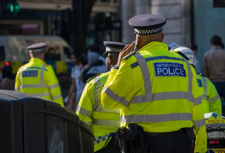 اعتقال 3 أفغان في بريطانيا بسبب تهريب البشر