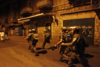 اعتقال 16 مواطن في مداهمات لجيش الاحتلال في الضفة الغربية