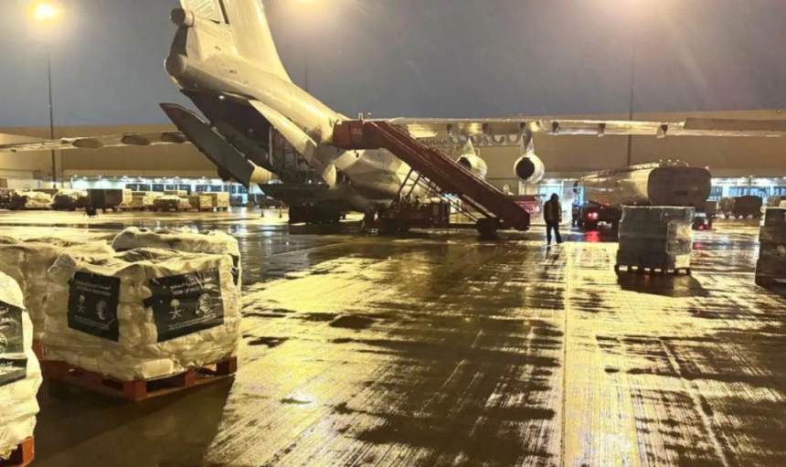 الطائرة الإغاثية السعودية السابعة تصل إلى مطار دمشق