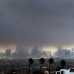 مقتل 5 أشخاص وإجلاء الآلاف بسبب حرائق في كاليفورنيا