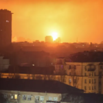 قصف روسي مكثف بالصواريخ الباليستية وكييف تعلن حالة الإنذار الجوي