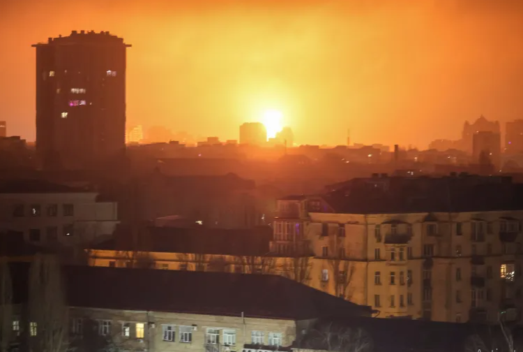 قصف روسي مكثف بالصواريخ الباليستية وكييف تعلن حالة الإنذار الجوي