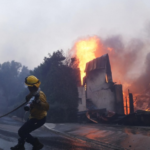 تقدم ملموس في مكافحة حرائق لوس أنجلوس