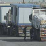 وصول 95 شاحنة مساعدات إنسانية إلى غزة عبر معبر كرم أبو سالم