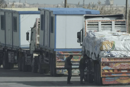 وصول 95 شاحنة مساعدات إنسانية إلى غزة عبر معبر كرم أبو سالم