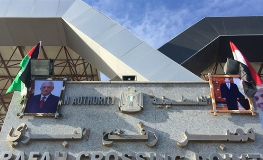 الحكومة تعلن استعدادها لتولي إدارة معابر غزة