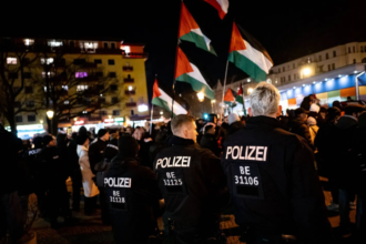 اعتقال 12 شخص في ألمانيا خلال مسيرة مؤيدة للفلسطينيين