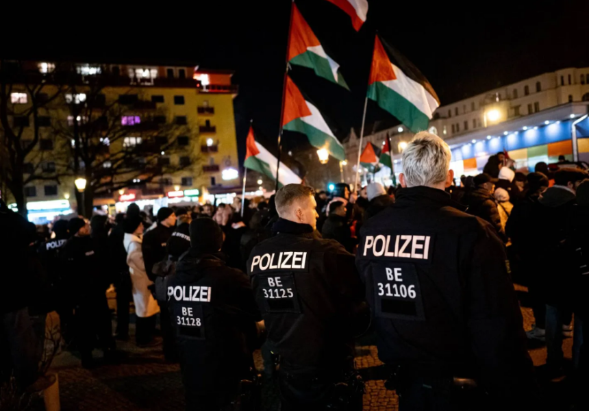 اعتقال 12 شخص في ألمانيا خلال مسيرة مؤيدة للفلسطينيين