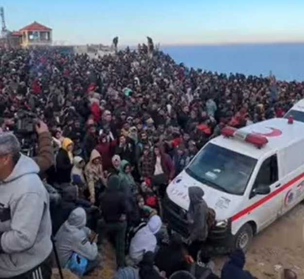 إصابات بين النازحين المنتظرين العودة إلى الشمال في غزة