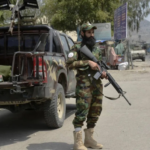 مقتل 30 عنصر إرهابي خلال مداهمات أمنية في شمال غرب باكستان