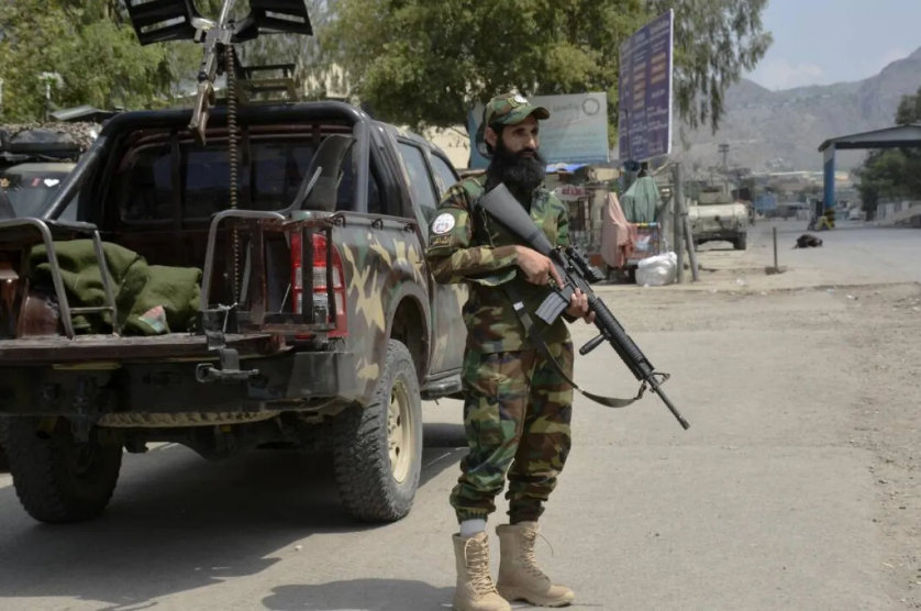 مقتل 30 عنصر إرهابي خلال مداهمات أمنية في شمال غرب باكستان