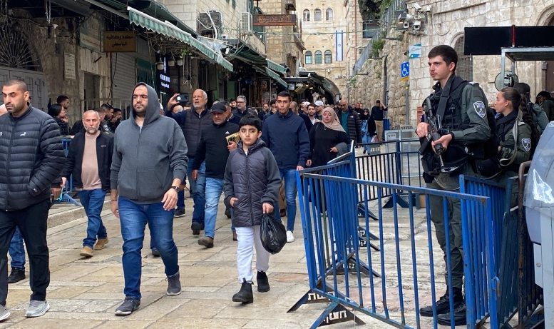 إسرائيل تدرس إمكانية تقييد الصلاة في الأقصى خلال شهر رمضان