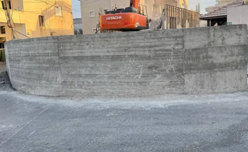 الاحتلال يهدم منزلاً قيد الإنشاء في مدينة أم الفحم